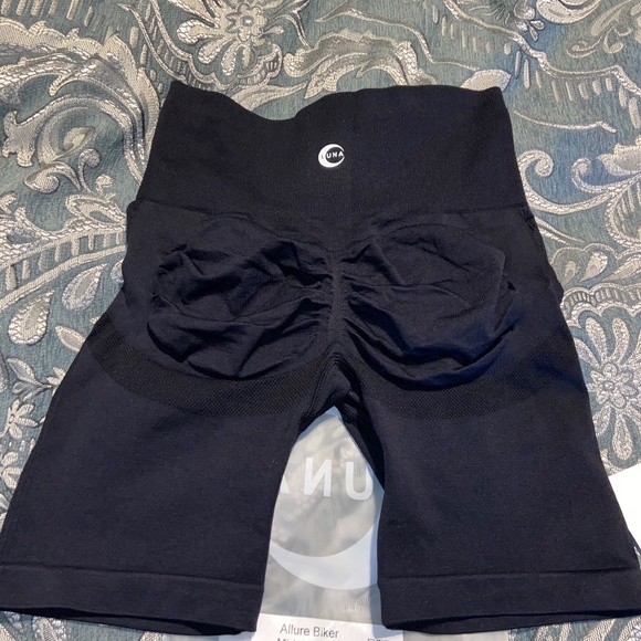 Luna by Lucy Allure biker shorts - Picture 1 of 2